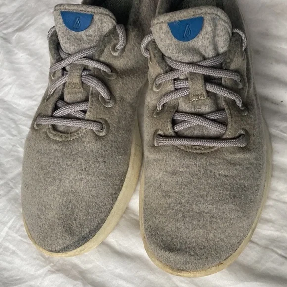 ALLBIRDS Women’s Wool Grey Runners (8) - Picture 2 of 4